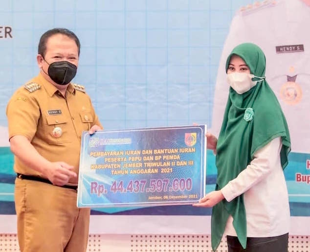 Pemkab Jember Serahkan 44 Miliar Bantuan Pembayaran Iuran BPJS Kesehatan